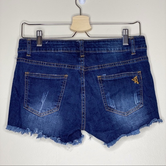 VIP ROSE EMBROIDERED SHORTS SIZE 3/4 - Picture 3 of 5